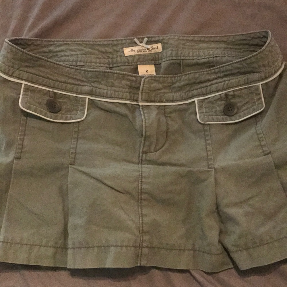 Abercrombie and Fitch army green pleated skirt